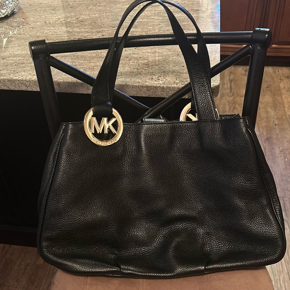 Michael Kors Large Handbag in Very Good Condition.